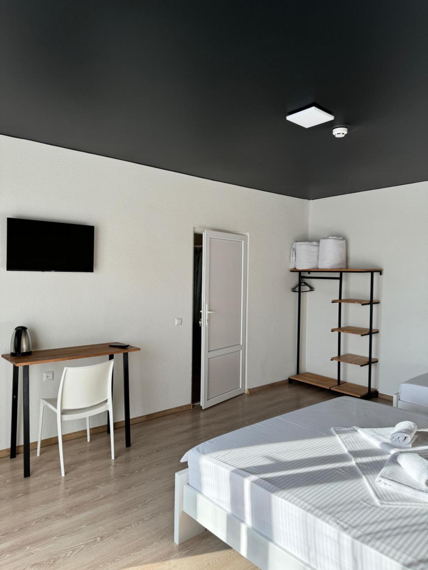 Modern House Hotel Solotvyno Ngoại thất bức ảnh