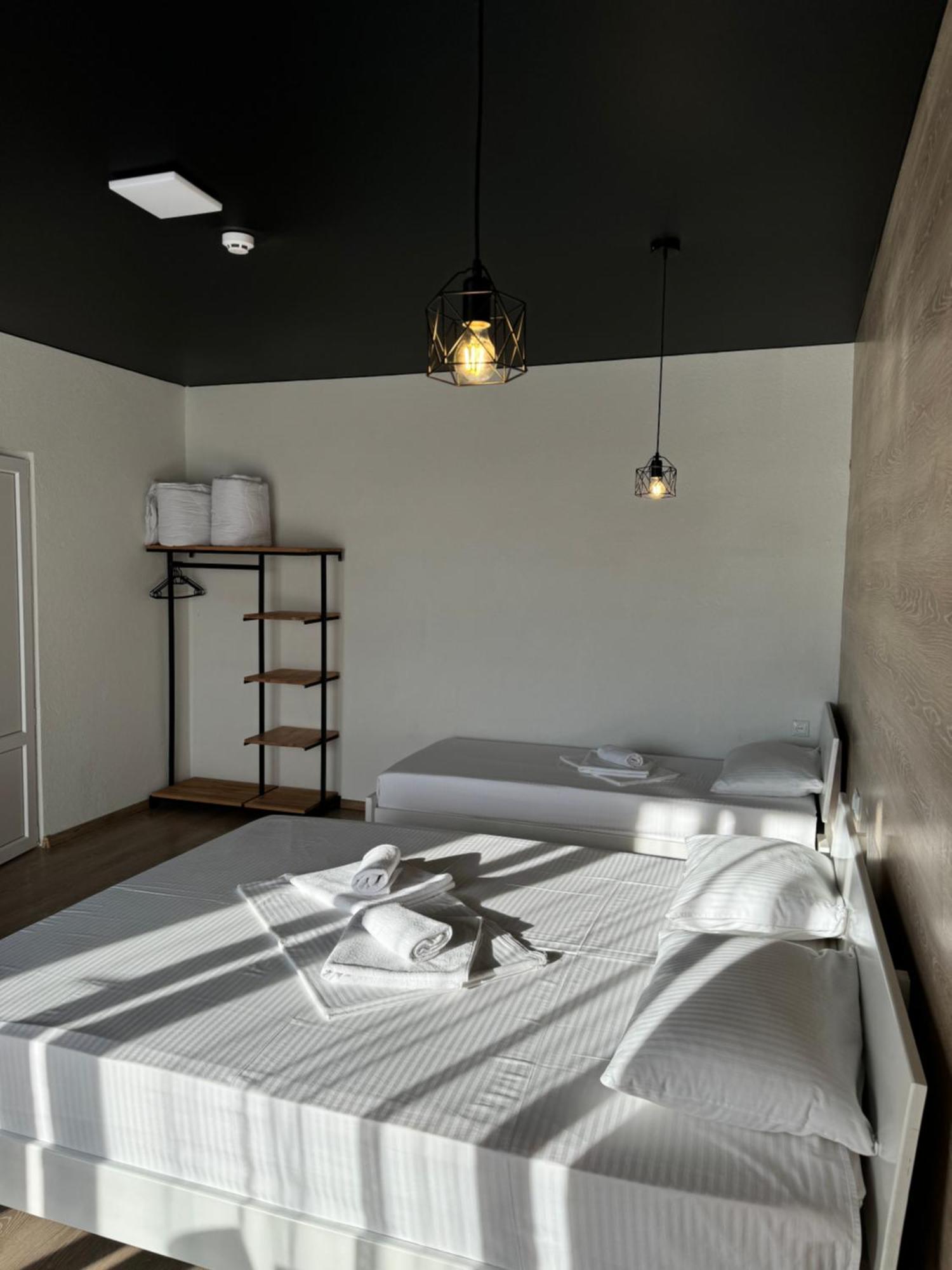 Modern House Hotel Solotvyno Ngoại thất bức ảnh