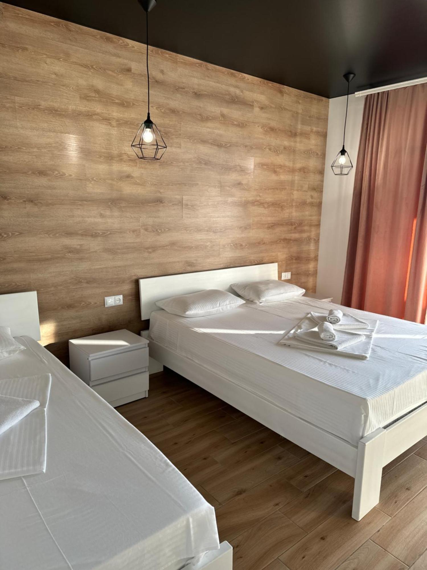Modern House Hotel Solotvyno Ngoại thất bức ảnh