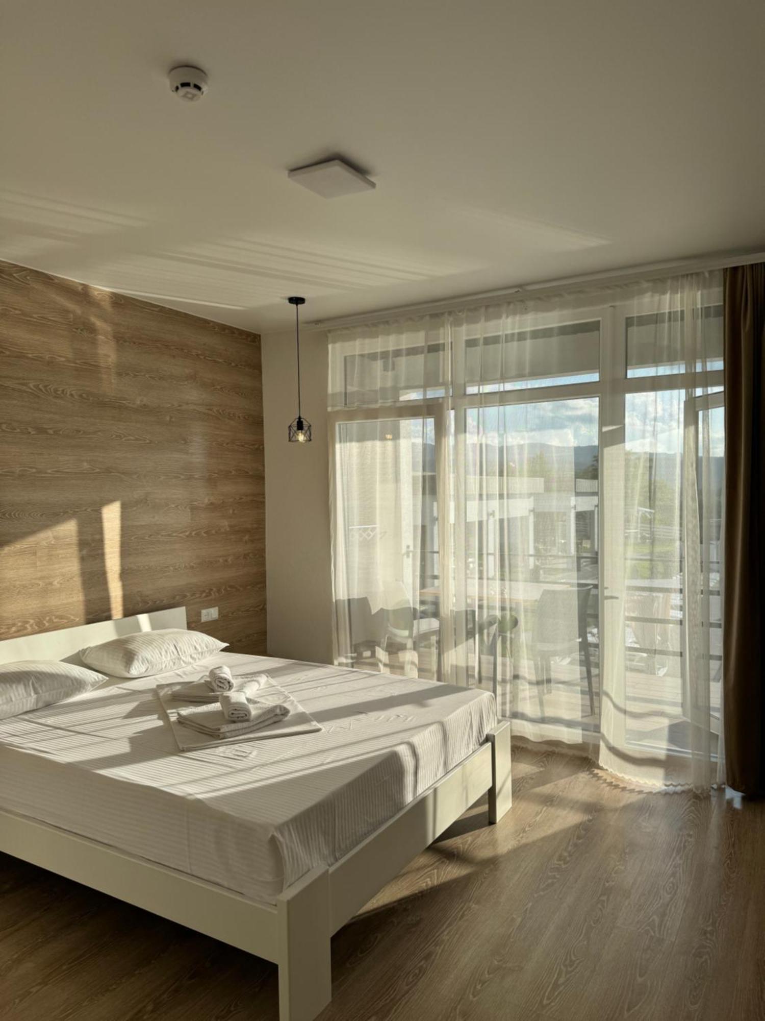 Modern House Hotel Solotvyno Ngoại thất bức ảnh