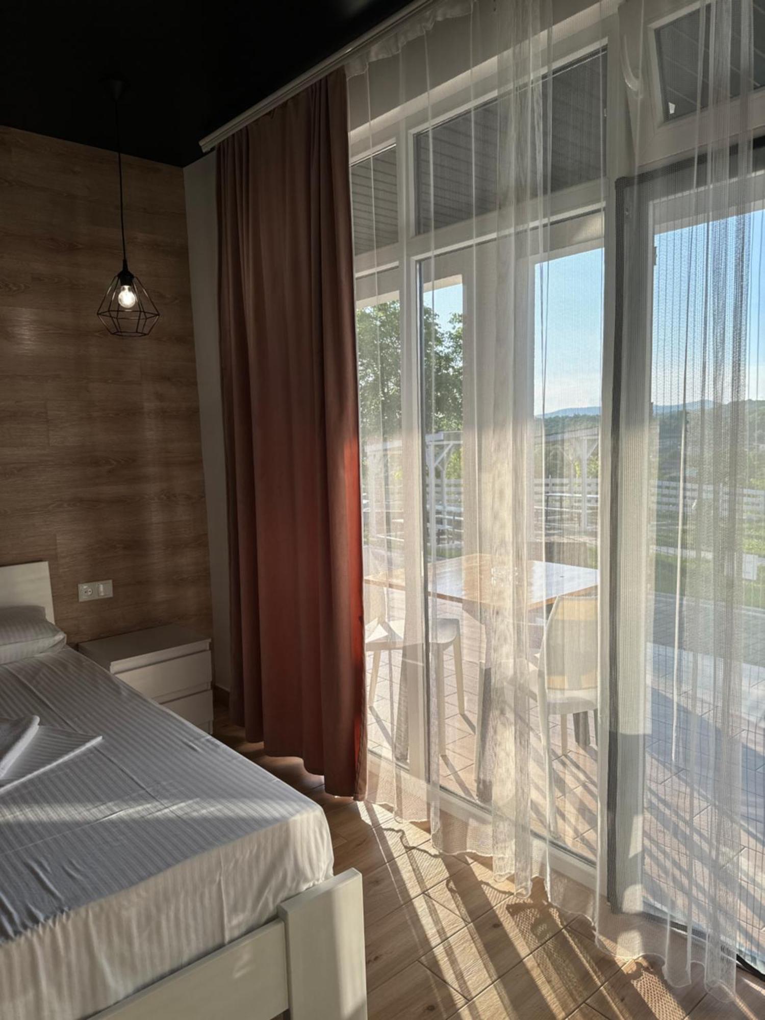 Modern House Hotel Solotvyno Ngoại thất bức ảnh