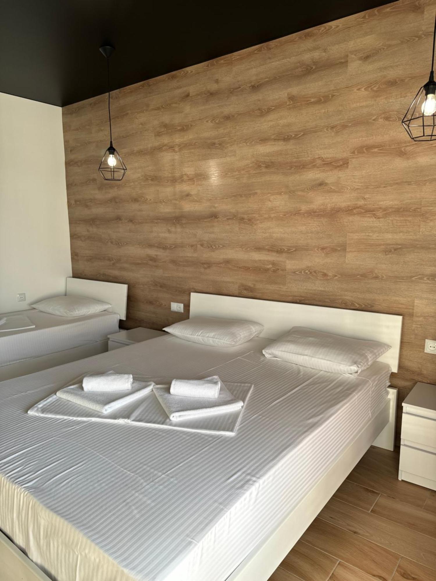 Modern House Hotel Solotvyno Ngoại thất bức ảnh