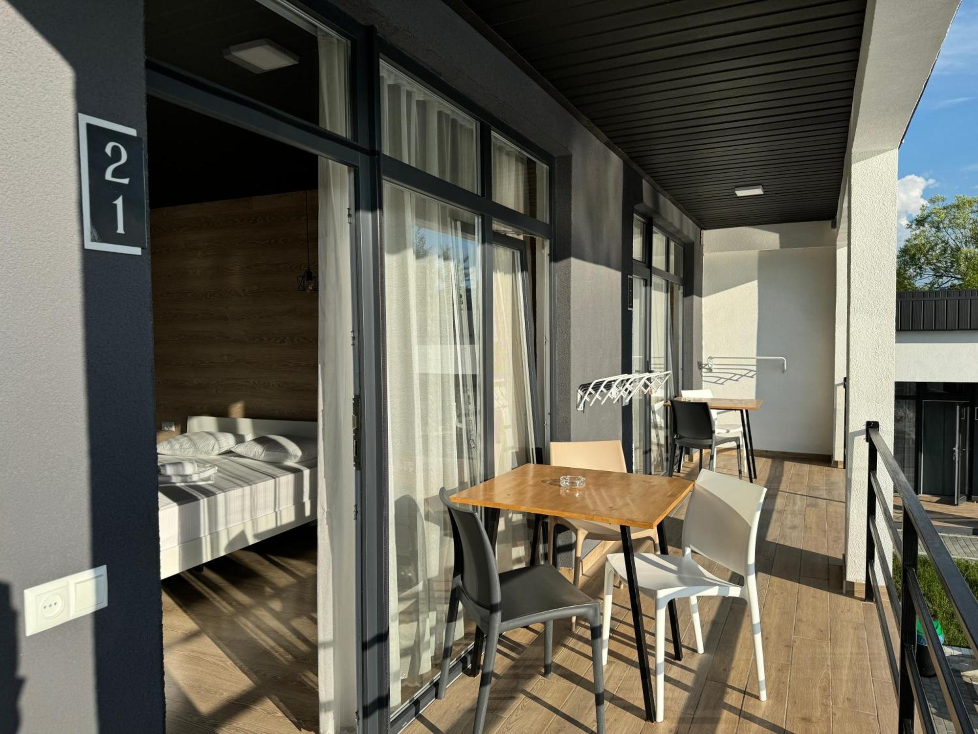 Modern House Hotel Solotvyno Ngoại thất bức ảnh