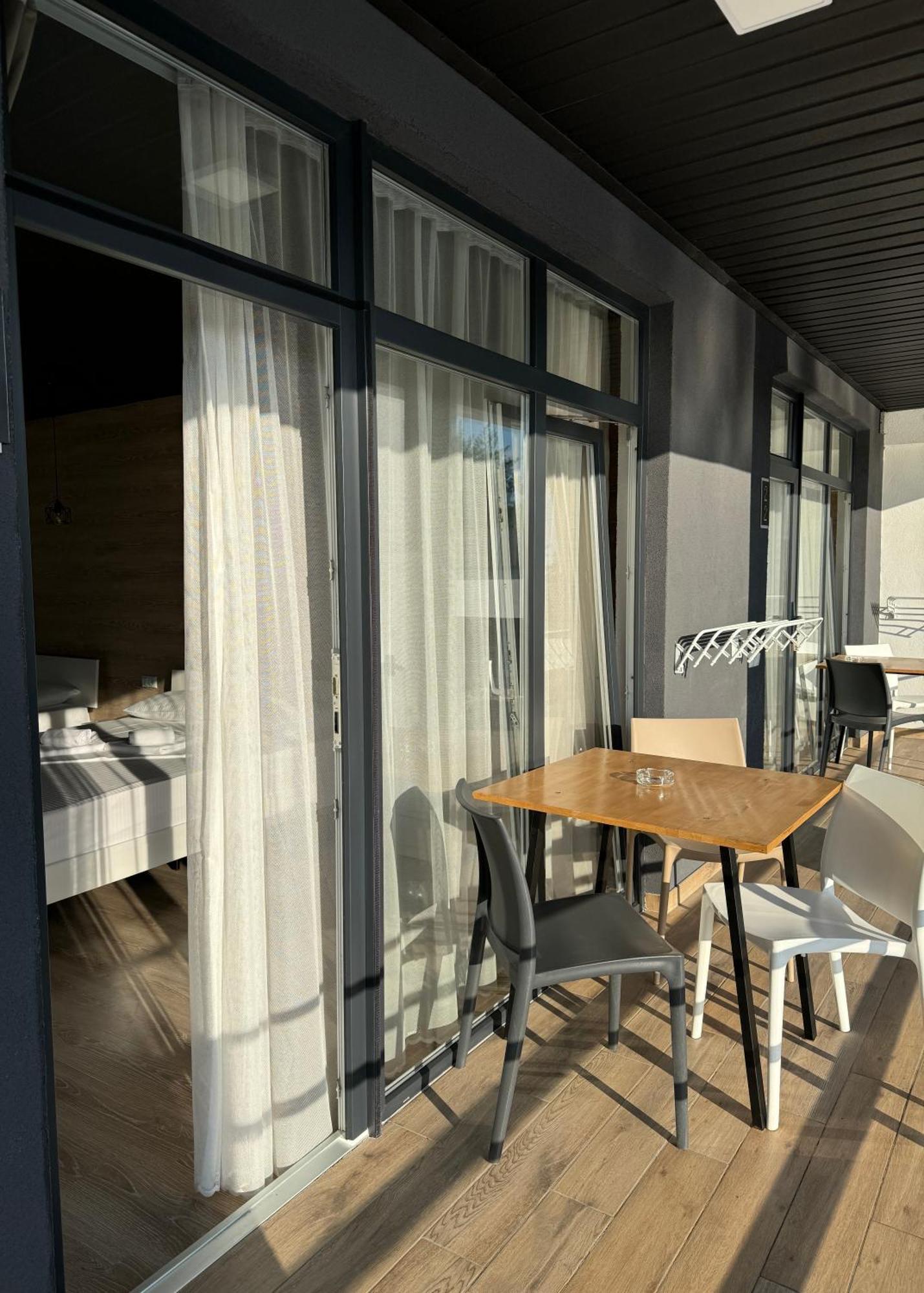 Modern House Hotel Solotvyno Ngoại thất bức ảnh
